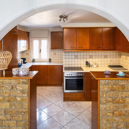 Modern 2 Bed Apartment In Downtown Of Fira Exterior foto