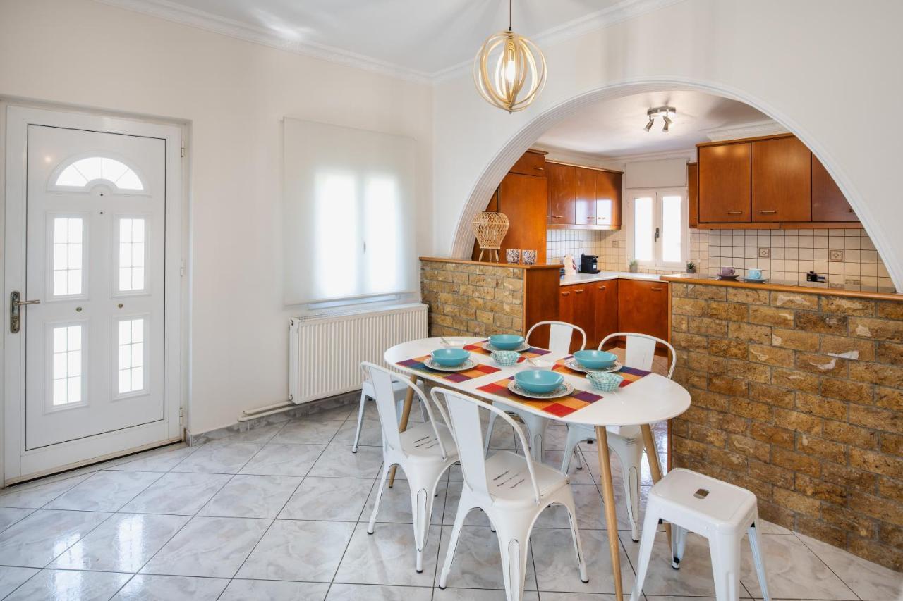 Modern 2 Bed Apartment In Downtown Of Fira Exterior foto
