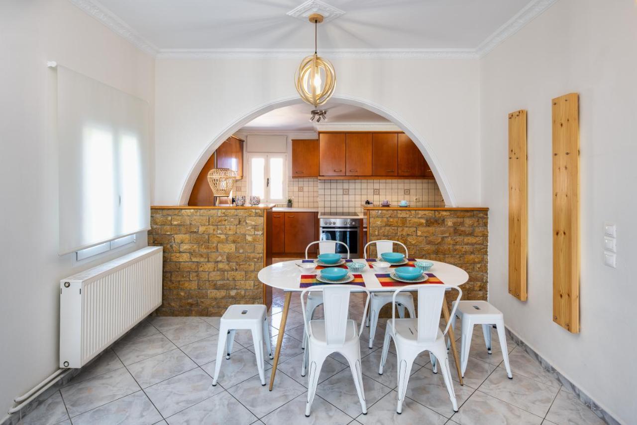 Modern 2 Bed Apartment In Downtown Of Fira Exterior foto