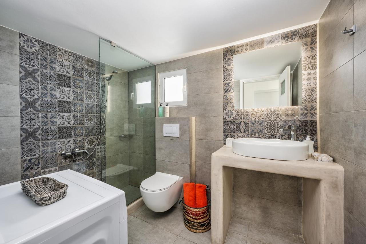 Modern 2 Bed Apartment In Downtown Of Fira Exterior foto