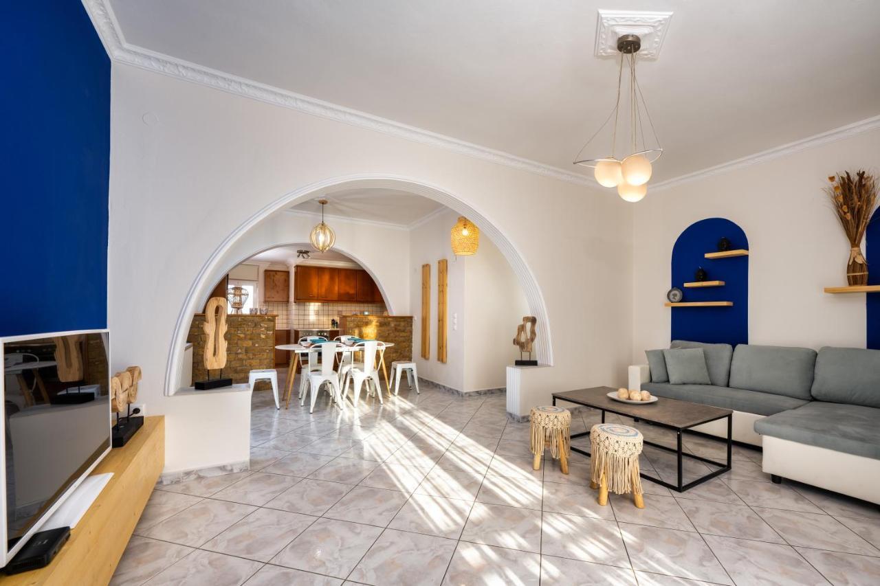 Modern 2 Bed Apartment In Downtown Of Fira Exterior foto