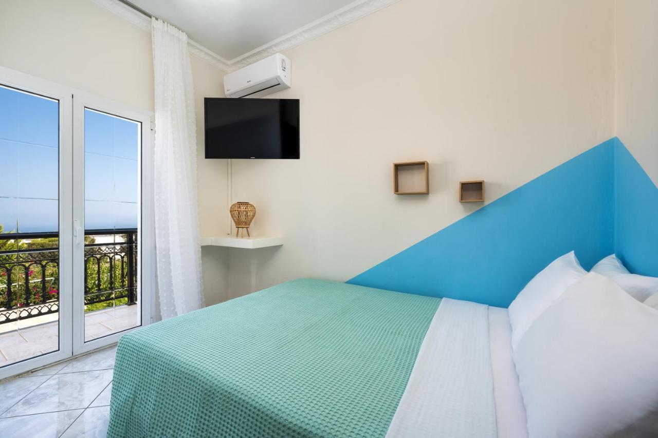 Modern 2 Bed Apartment In Downtown Of Fira Exterior foto